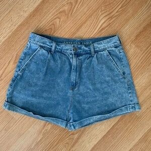 American Eagle Mom Denim Jean Shorts Medium Wash Size 8